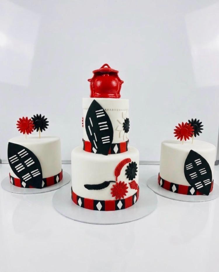 Two-tier two-sides traditional wedding cake