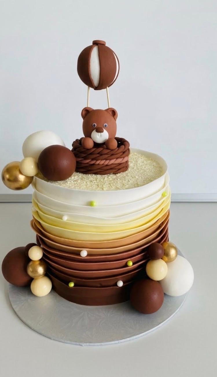 Baby shower teddy bear hot air balloon cake